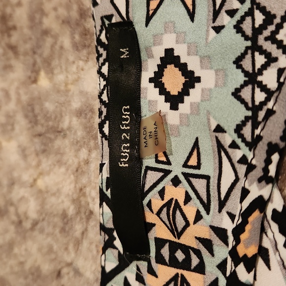 Fun 2 Fun Sleevless Top Size Medium - Picture 6 of 7